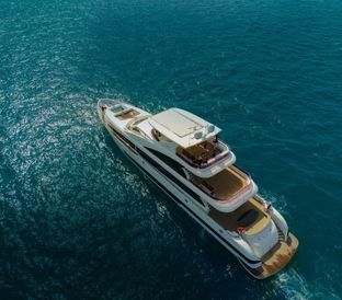 83 Xclusive Superyacht Experience